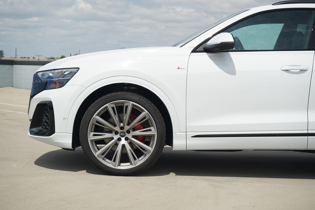 Thumbnail: 2026 Audi Q8 - 2