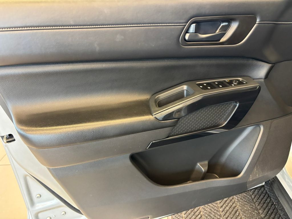 2023 Nissan Pathfinder SV