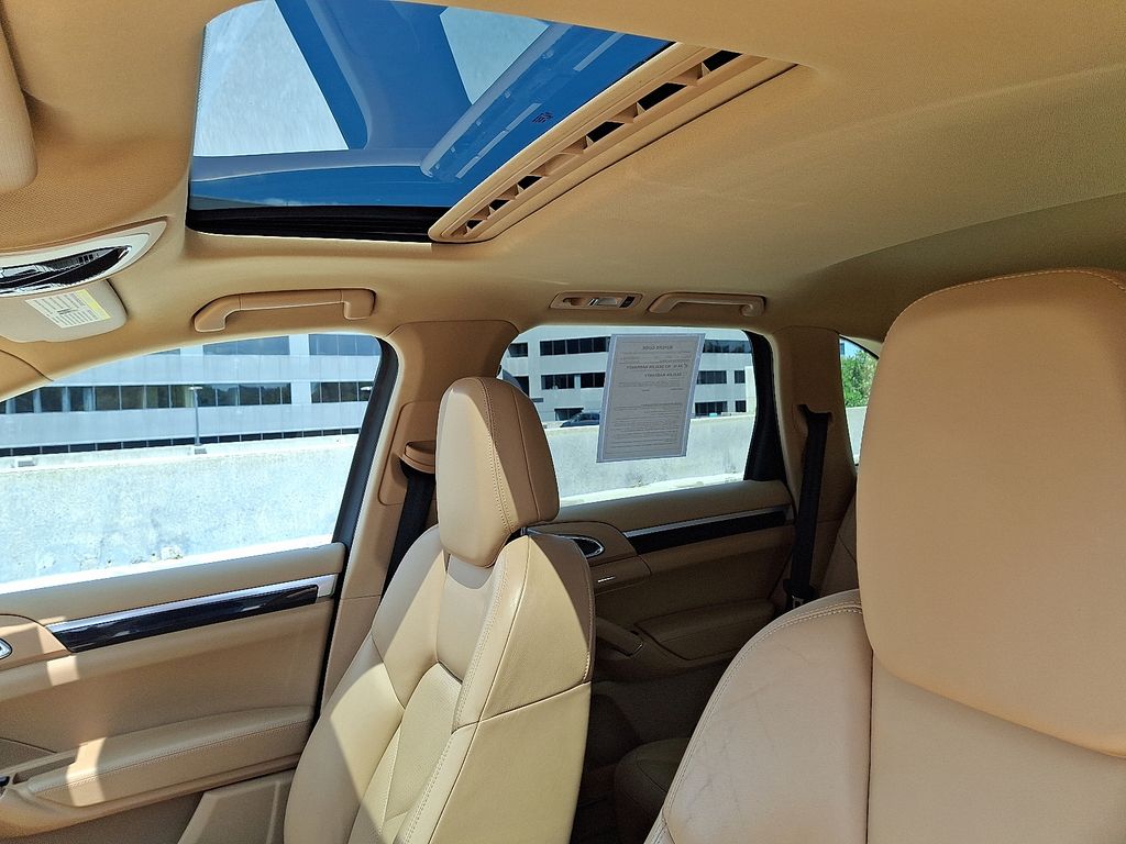 Thumbnail: 2011 Porsche Cayenne - 6