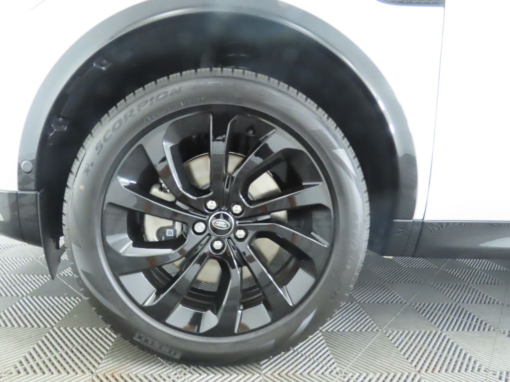 Thumbnail: 2024 Land Rover Discovery Sport - 32