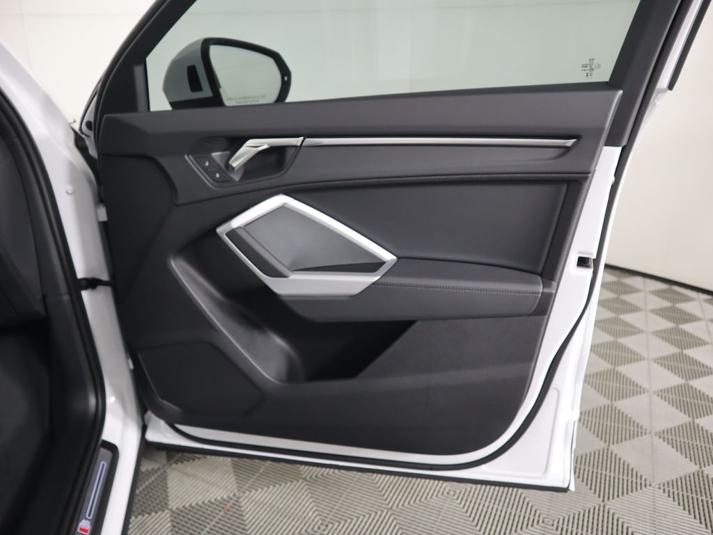 Thumbnail: 2025 Audi Q3 - 26