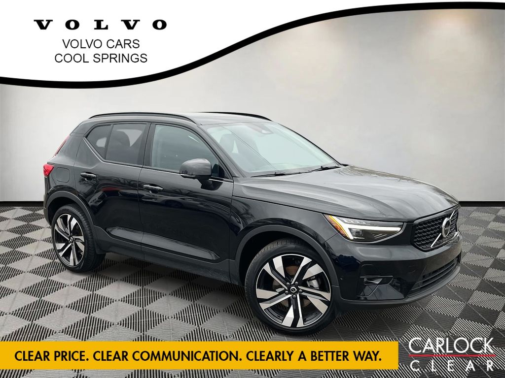 2025 Volvo XC40 B5 Plus Dark Theme AWD