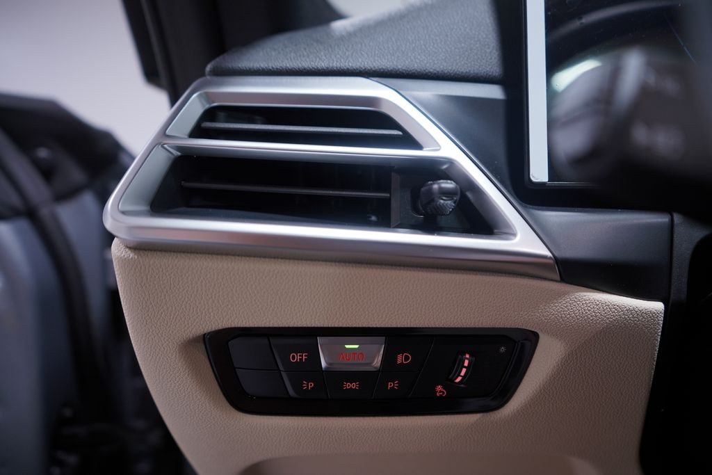 Thumbnail: 2025 BMW i4 - 19