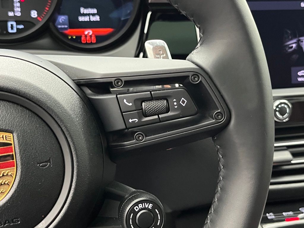 Thumbnail: 2025 Porsche Macan - 16
