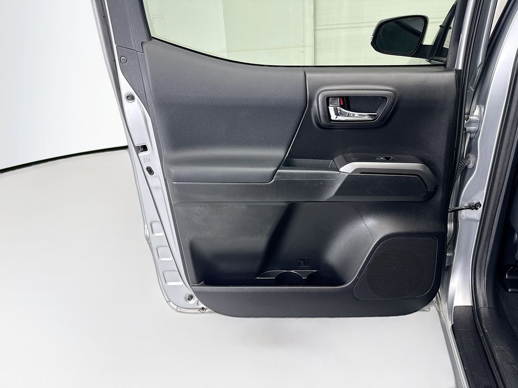 Thumbnail: 2020 Toyota Tacoma - 24