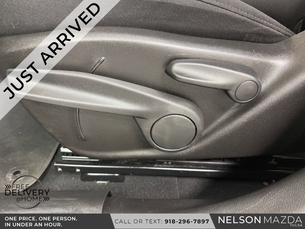 Used 2019 Blue Jeep Latitude image 18