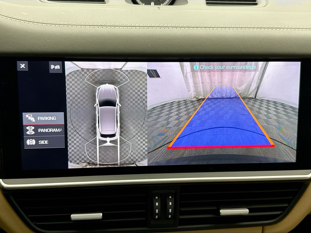 Thumbnail: 2019 Porsche Cayenne - 18