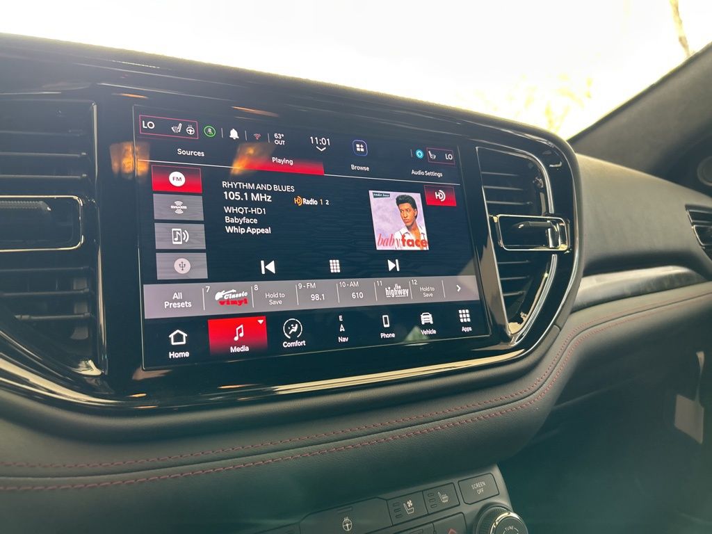 View vehicle photo 7