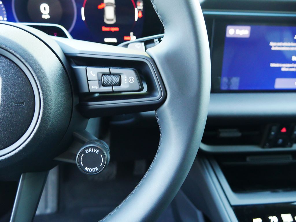 Thumbnail: 2026 Porsche Macan - 30