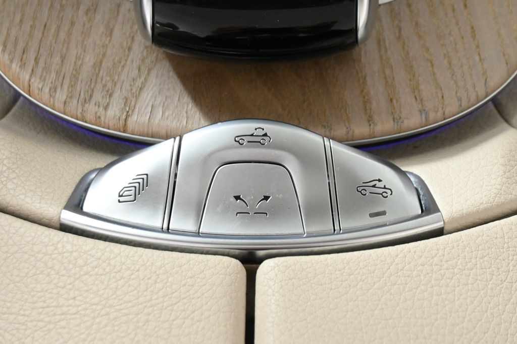 Thumbnail: 2020 Mercedes-Benz E-Class - 32