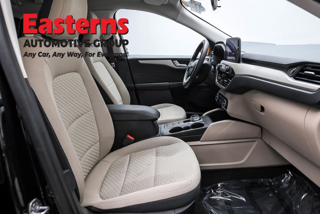 Used 2021 Black Ford SE image 24