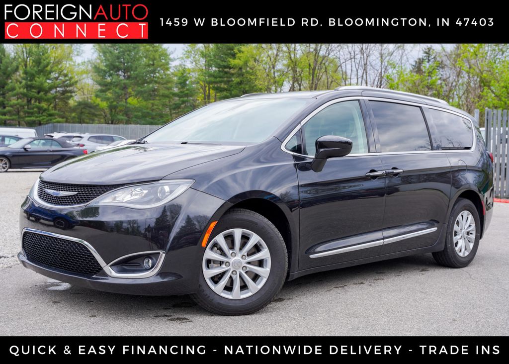 Brilliant Black Crystal Pearlcoat 2018 Chrysler Pacifica Touring L Plus FWD Minivan Front-Wheel Drive 9-Speed Automatic