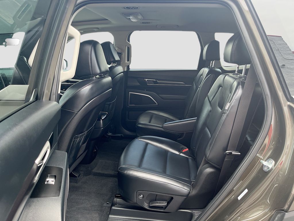 Used 2025 Green Kia S image 25