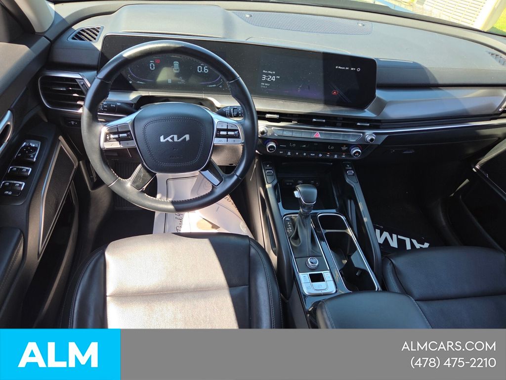 Used 2025 Black Kia S image 12