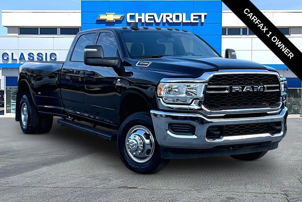 Diamond Black Crystal Pearlcoat 2024 RAM 3500 Pickup Truck Four-Wheel Drive 6-Speed Automatic