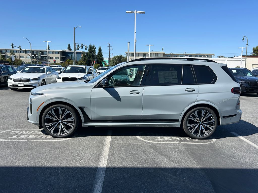 Thumbnail: 2027 BMW X7 - 2