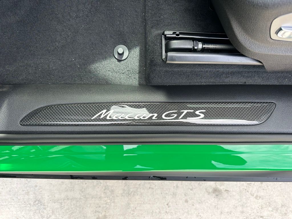 Thumbnail: 2026 Porsche Macan - 21