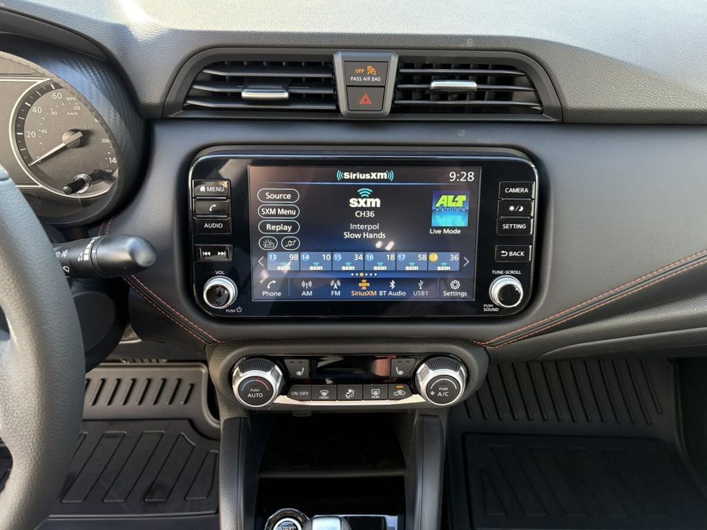 2025 Nissan Versa 1.6 SR