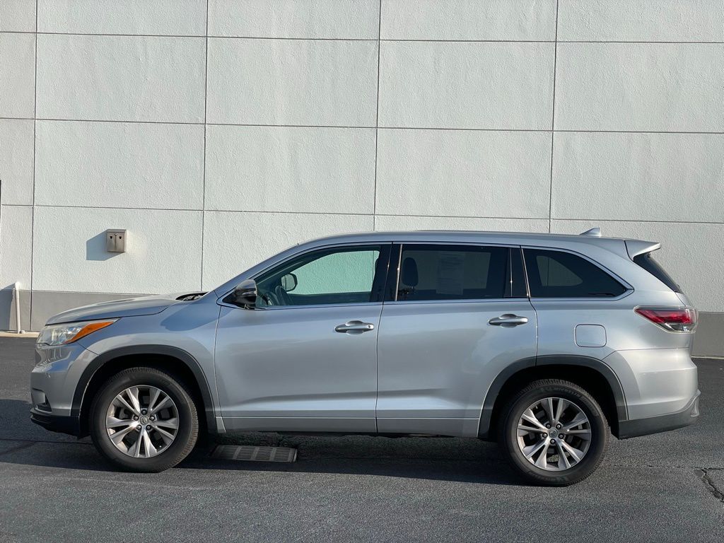 Thumbnail: 2014 Toyota Highlander - 2