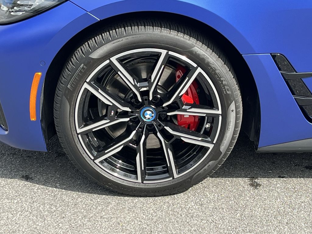 Thumbnail: 2023 BMW i4 - 10