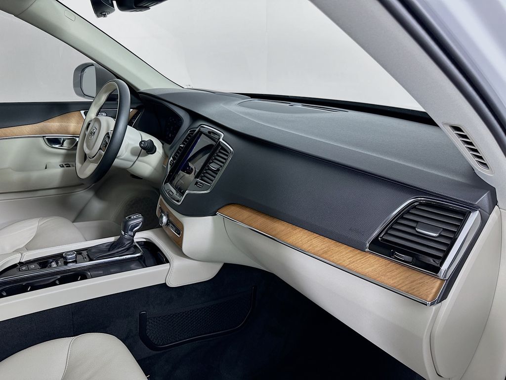 Thumbnail: 2021 Volvo XC90 - 31