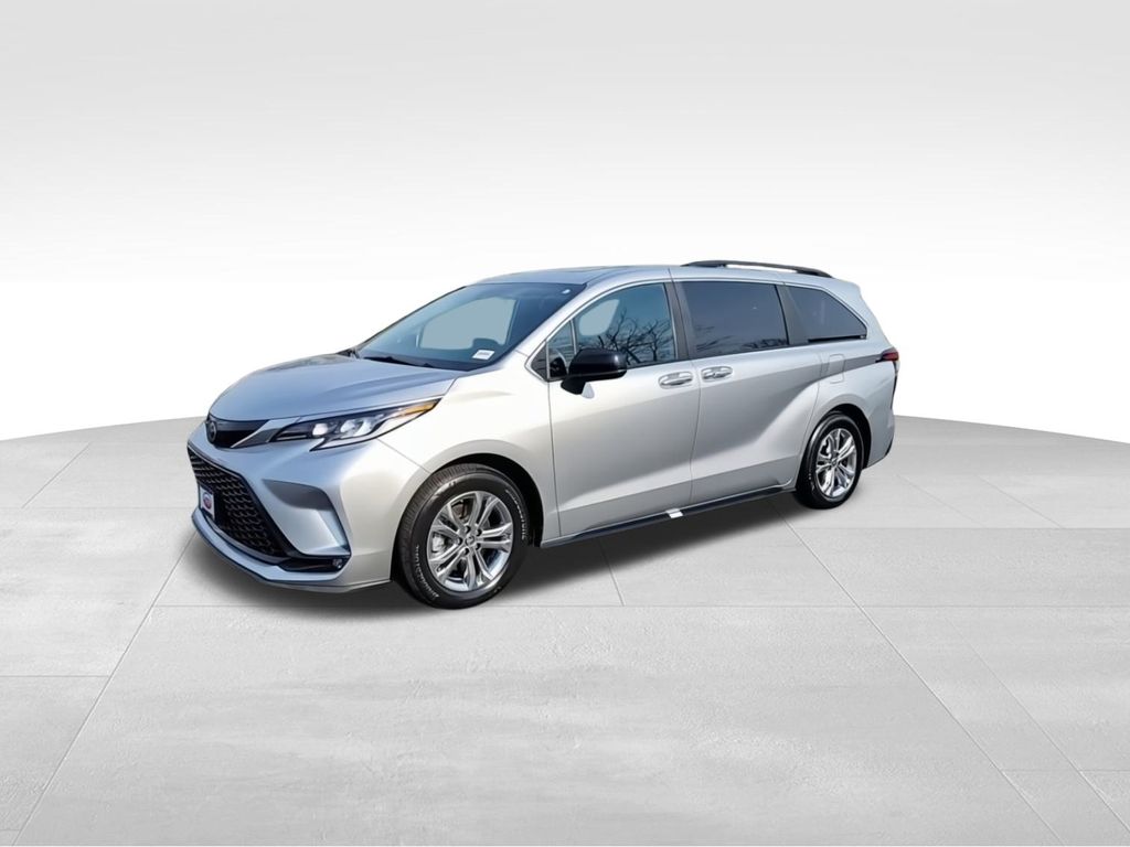 2022 Toyota Sienna XSE 4
