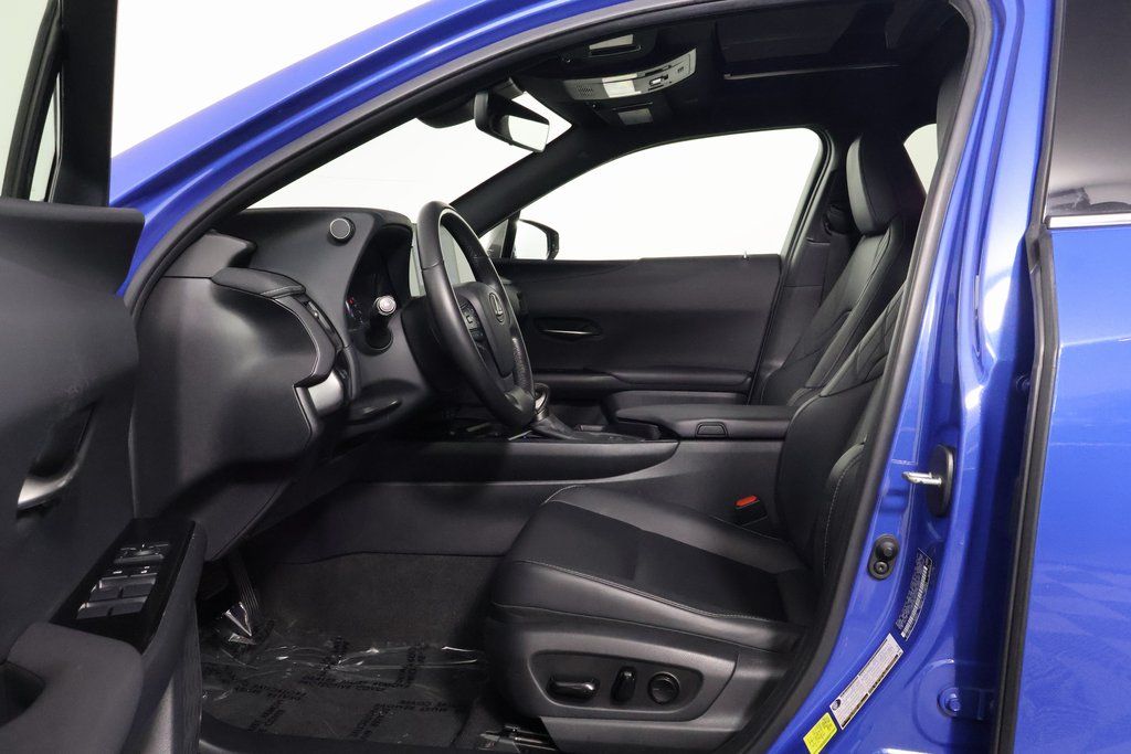 Thumbnail: 2023 Lexus UX - 10