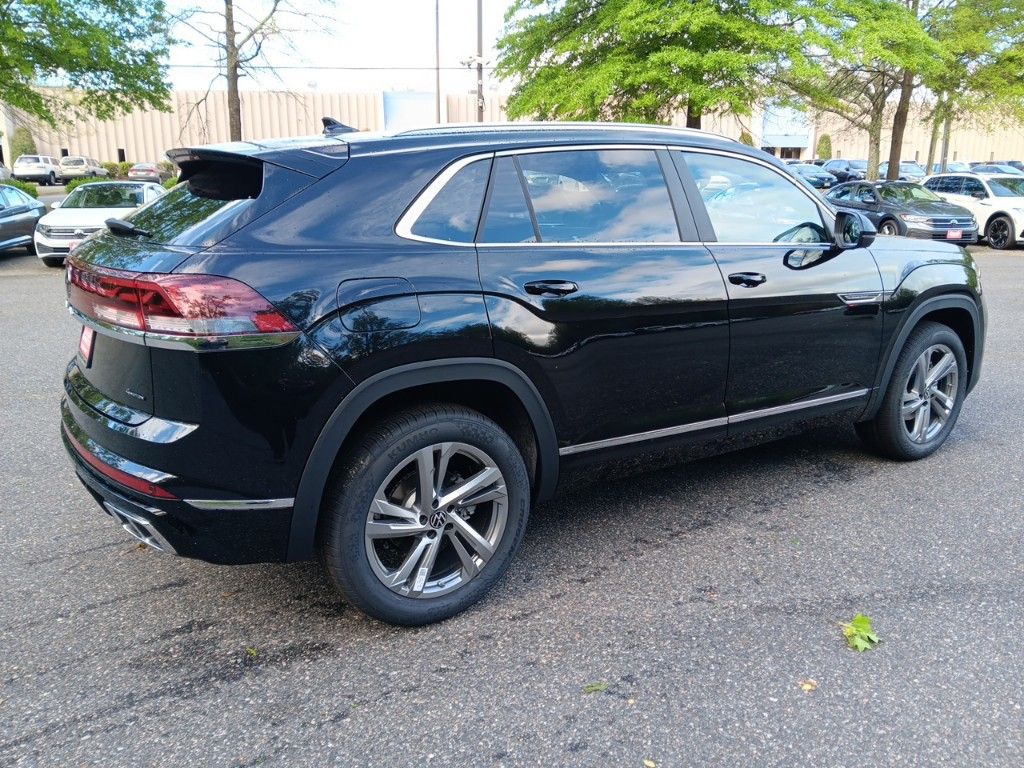 2024 Volkswagen Atlas Cross Sport 2.0T SEL R-Line 5