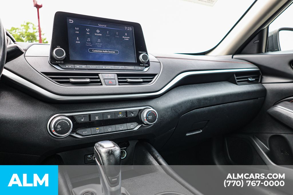Used 2022 White Nissan 2.5 SR image 36