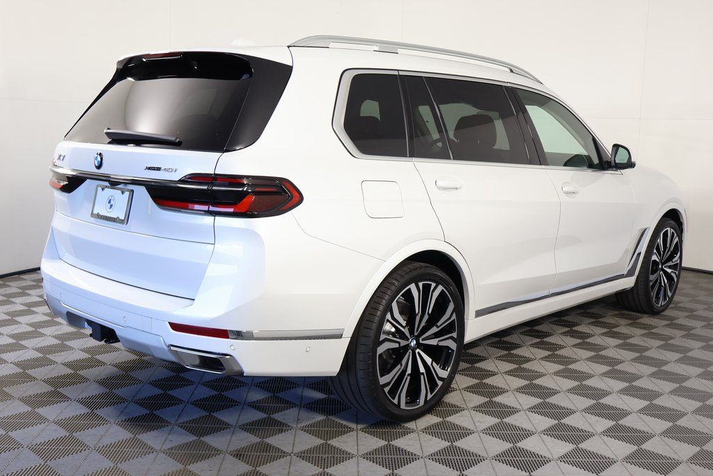 Thumbnail: 2027 BMW X7 - 2
