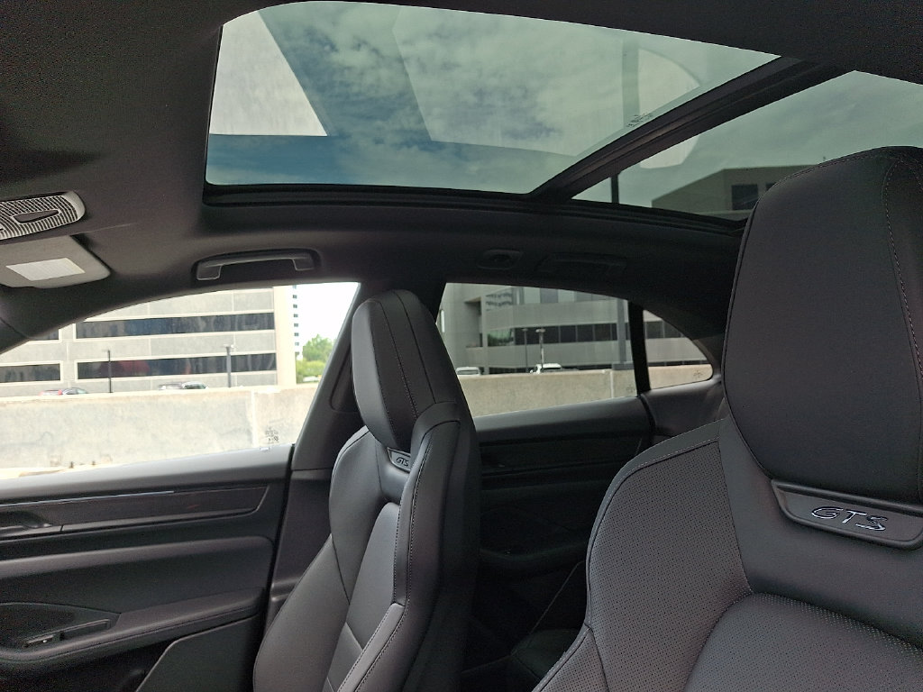 Thumbnail: 2026 Porsche Macan - 16