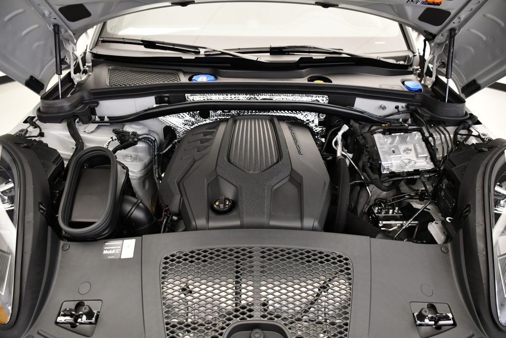 Thumbnail: 2026 Porsche Macan - 12