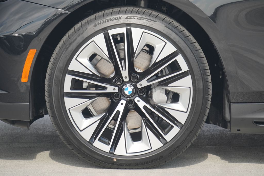 Thumbnail: 2026 BMW i5 - 5