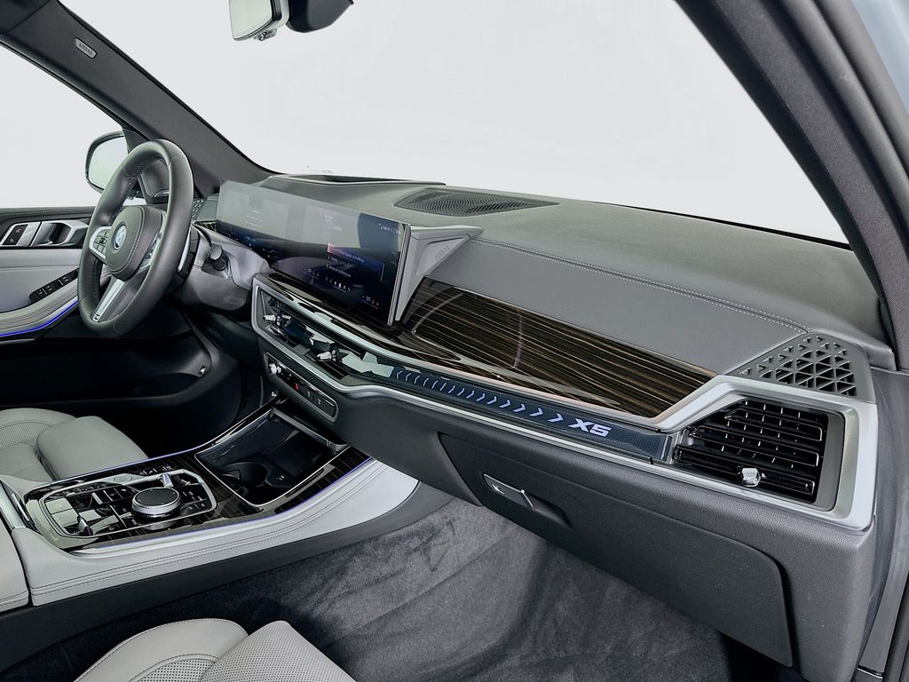 Thumbnail: 2025 BMW X5 - 30