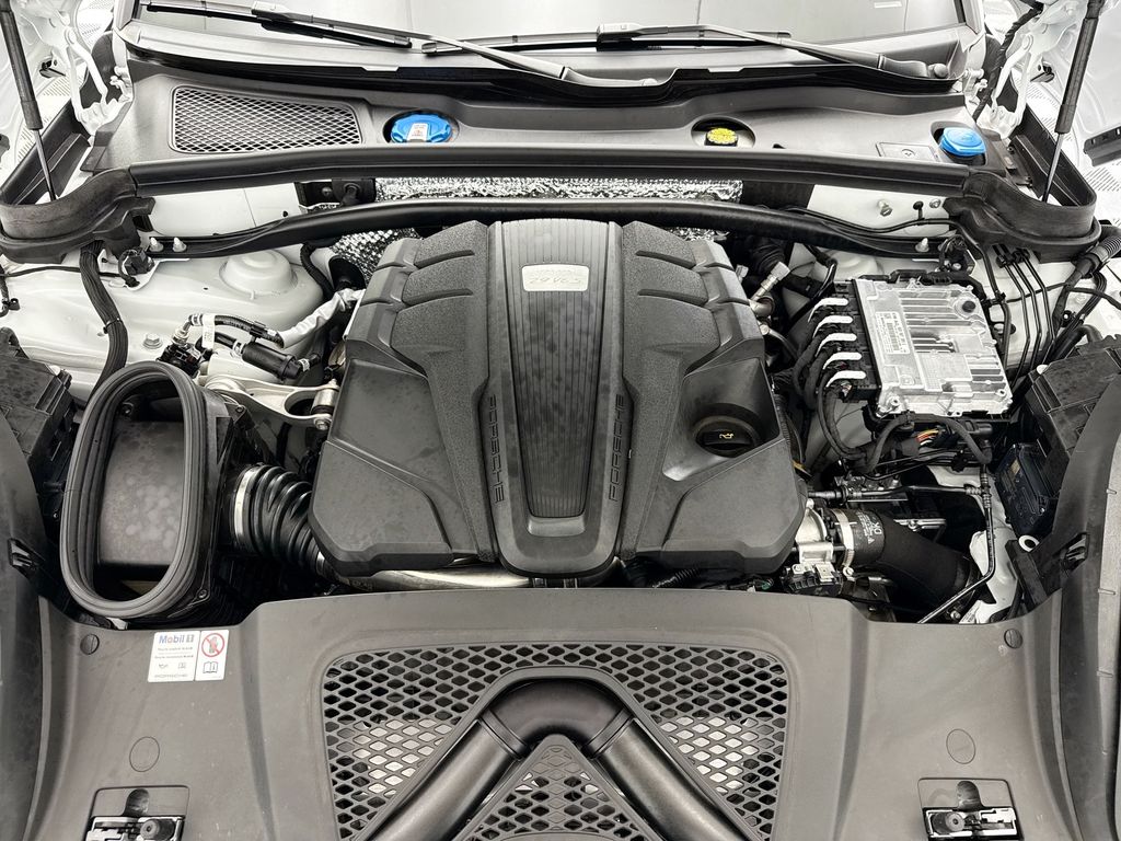 Thumbnail: 2024 Porsche Macan - 30