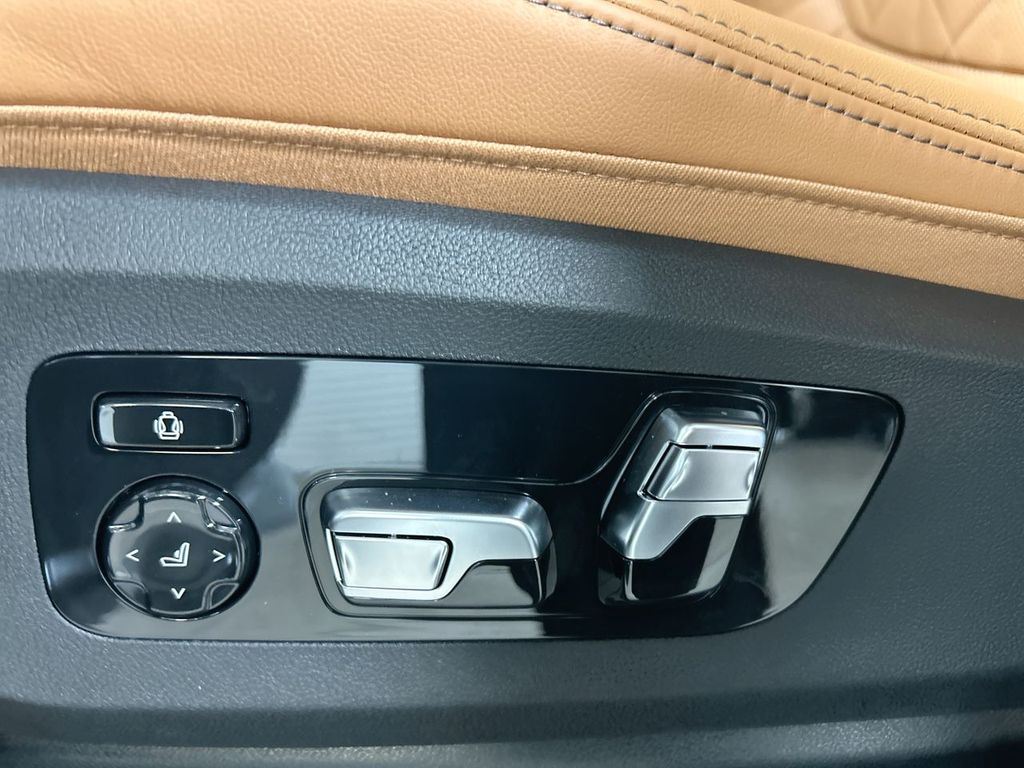 Thumbnail: 2026 BMW X5 - 12