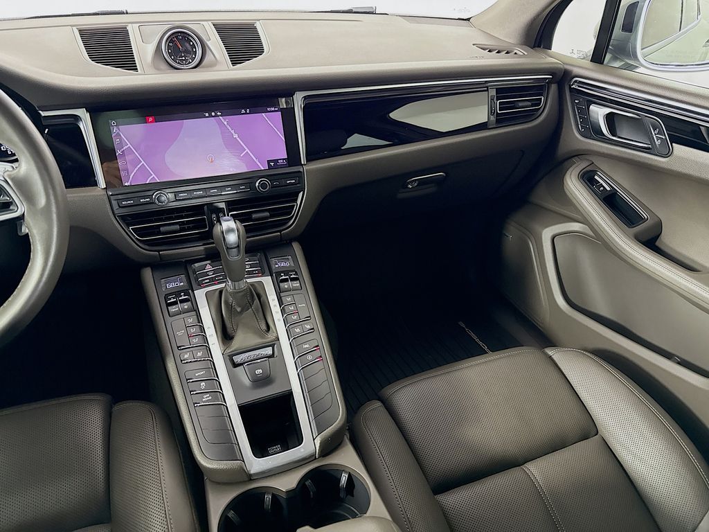 Thumbnail: 2020 Porsche Macan - 25