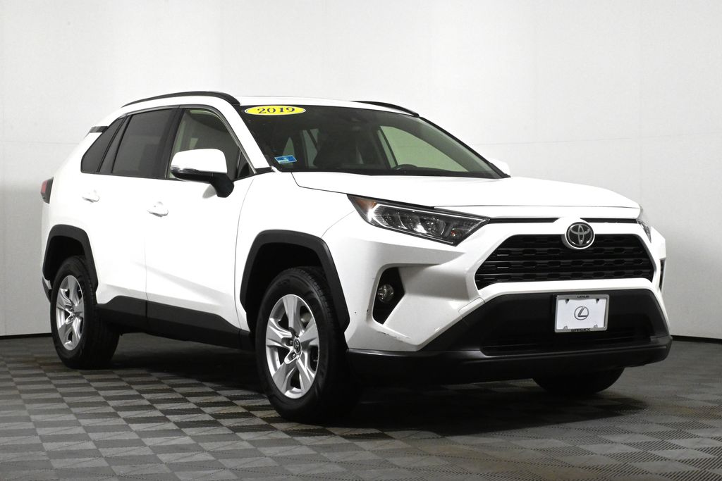 2019 Toyota RAV4 XLE 10