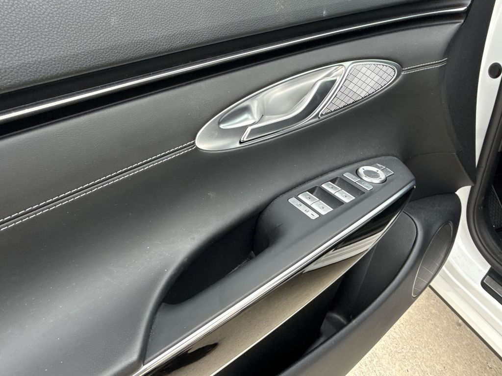 Thumbnail: 2023 Genesis GV70 - 29