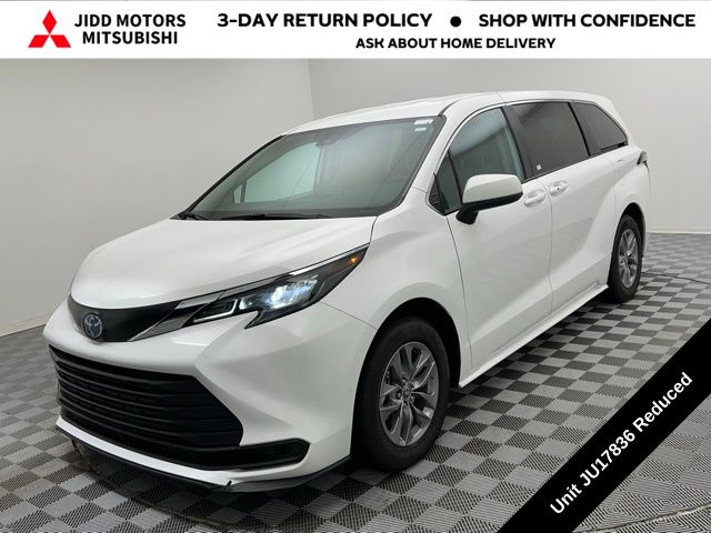 2024 Toyota Sienna LE 8-Passenger FWD