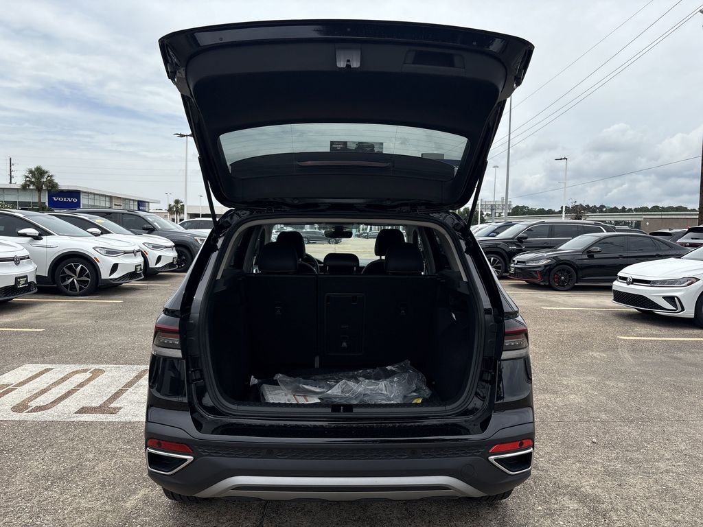 New 2025 Deep Black Volkswagen 1.5T SE image 22