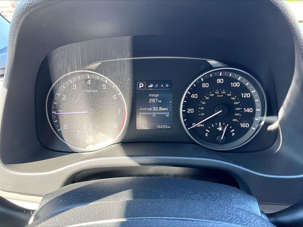 2018 Hyundai Elantra — photo 25