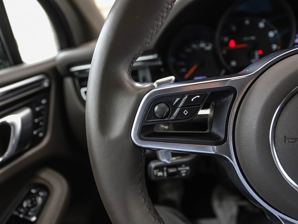 Thumbnail: 2020 Porsche Macan - 12