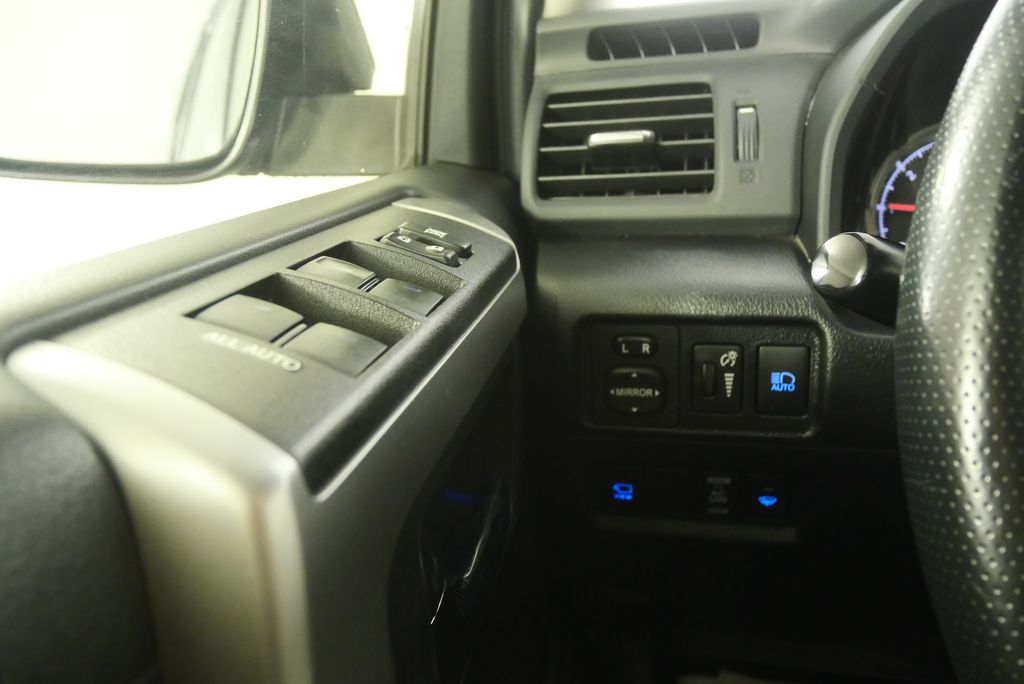 Thumbnail: 2023 Toyota 4Runner - 16