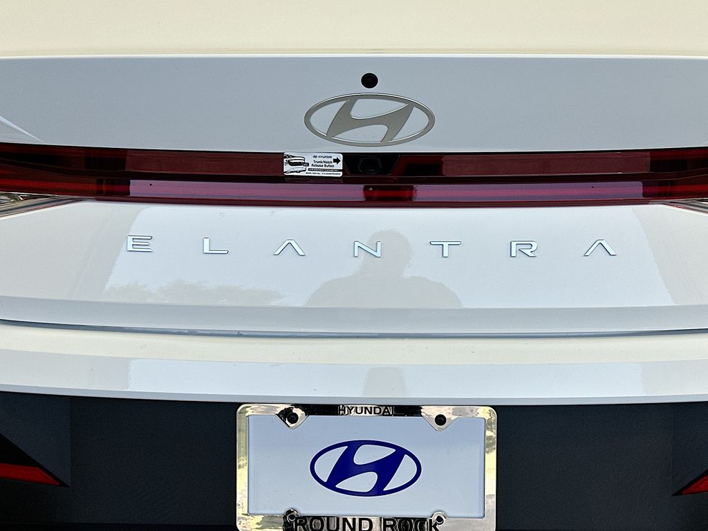 Thumbnail: 2025 Hyundai Elantra - 20