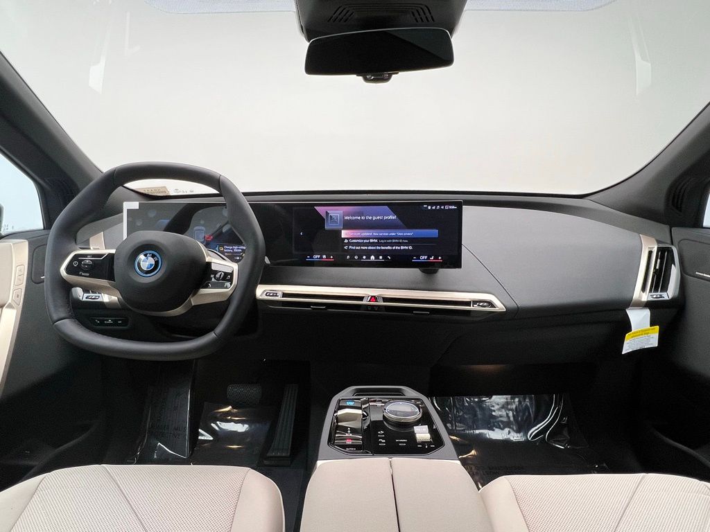 2025 BMW iX xDrive50 11