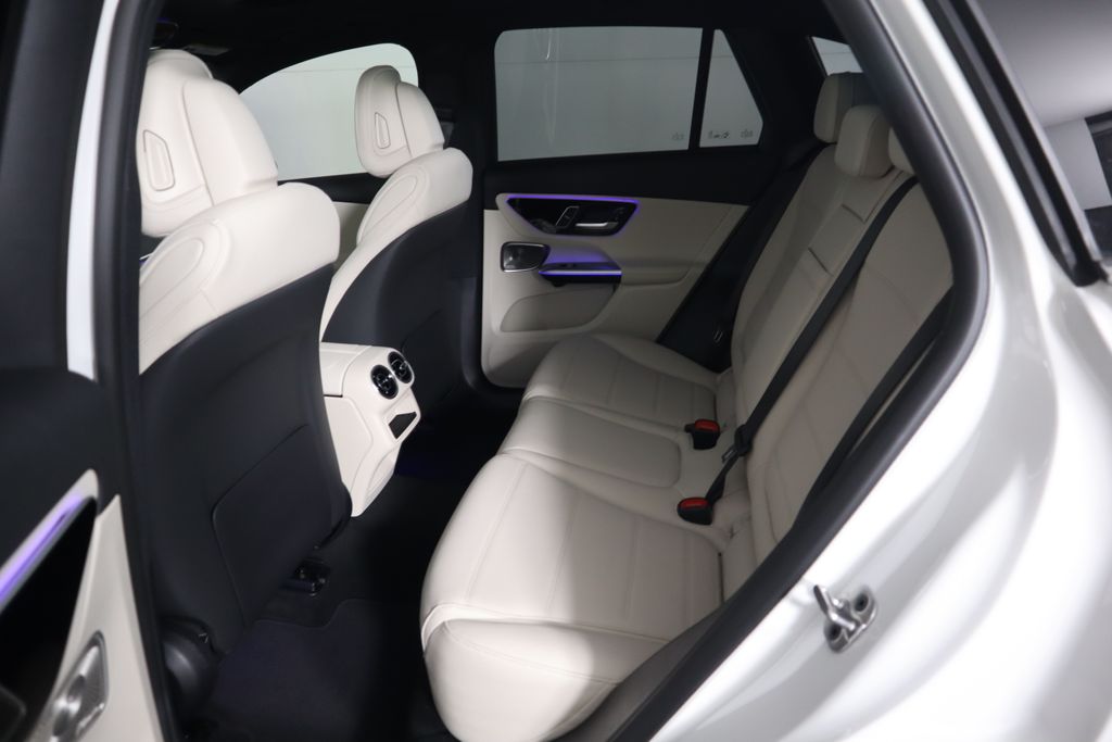 2025 Mercedes-Benz GLC 300 23