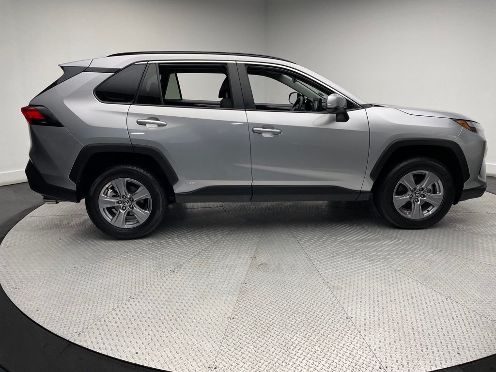 2022 Toyota RAV4 XLE 6