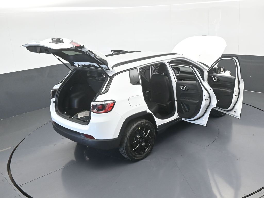 New 2026 bright white clearcoat Jeep Latitude image 61