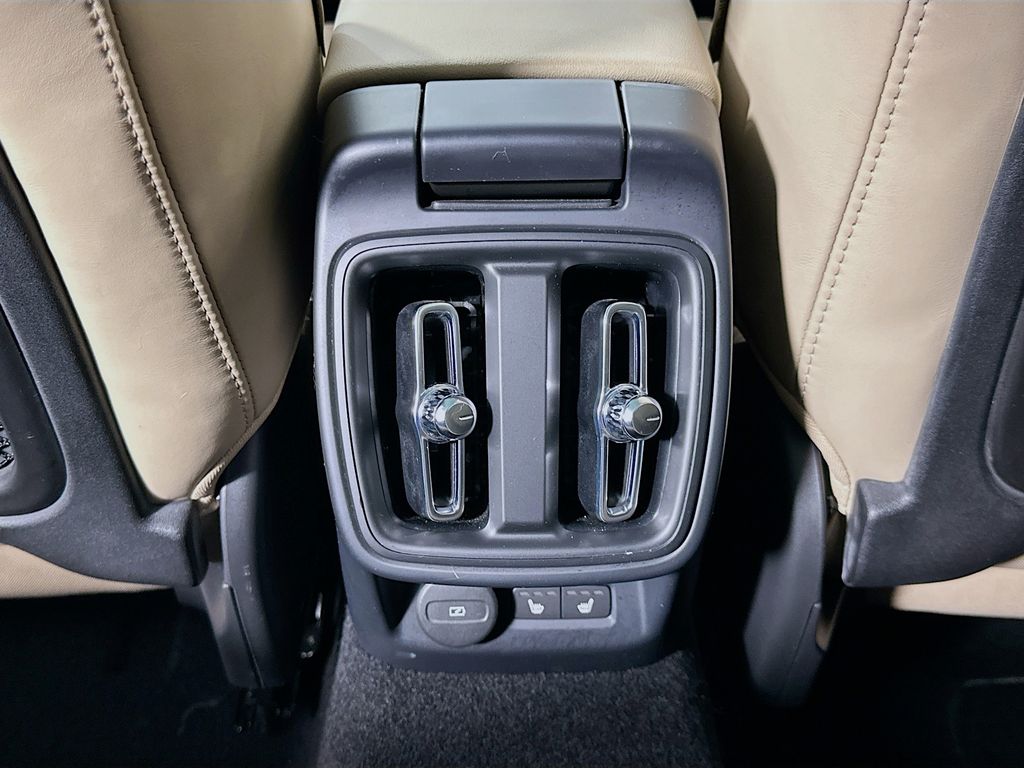 Thumbnail: 2022 Polestar 2 - 25